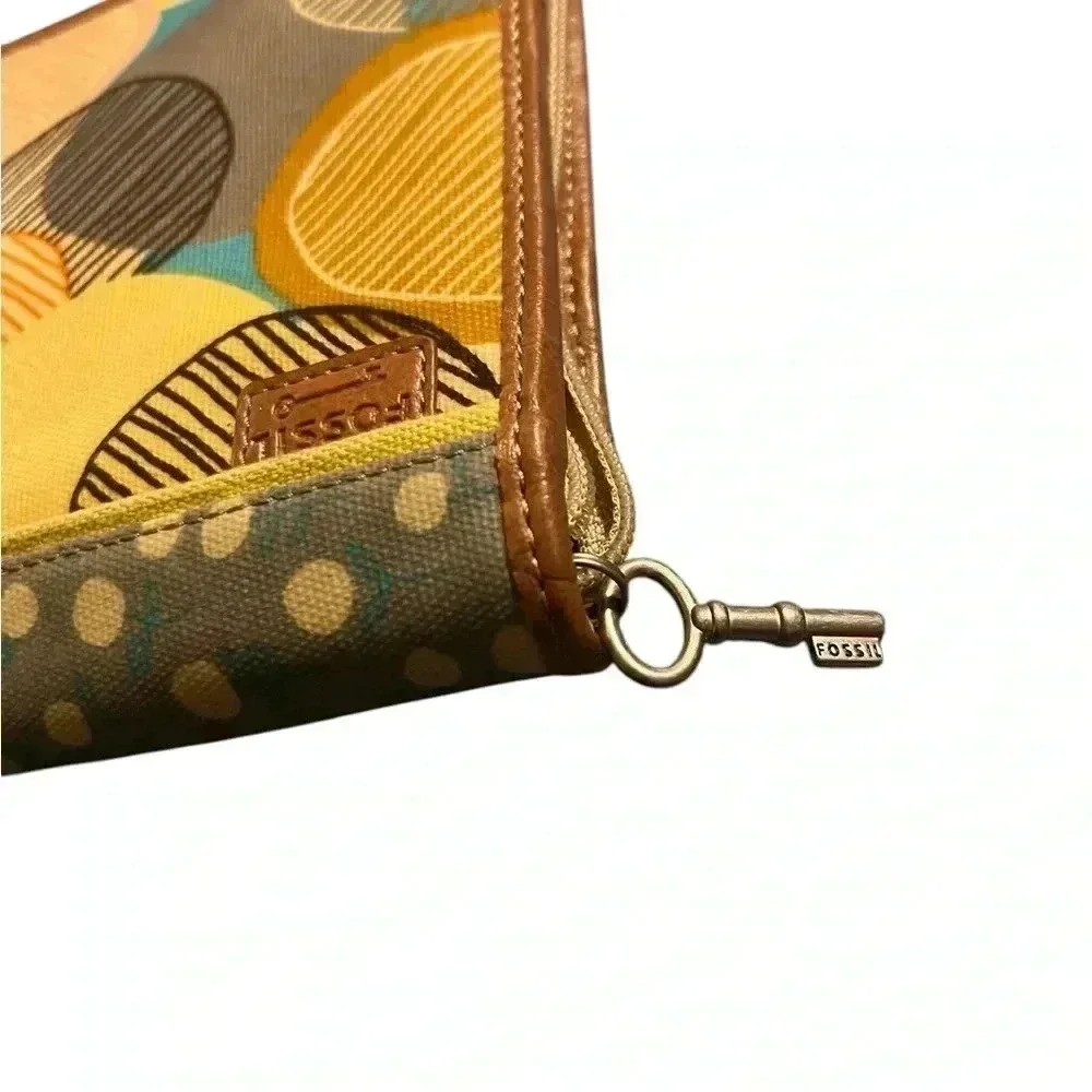 Colorful Circle Pattern Wallet - Picture 2 of 3